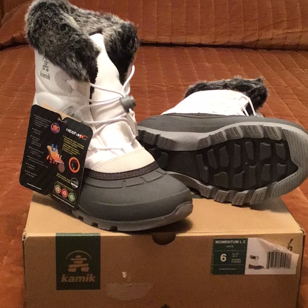 Women’s size 6 new with tags Kamik  Momentum water repellent boots.